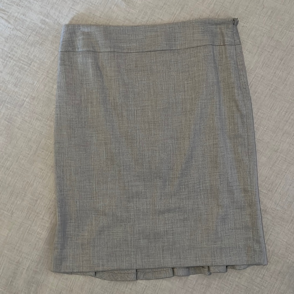 The Limited ruffle back skirt- size 8